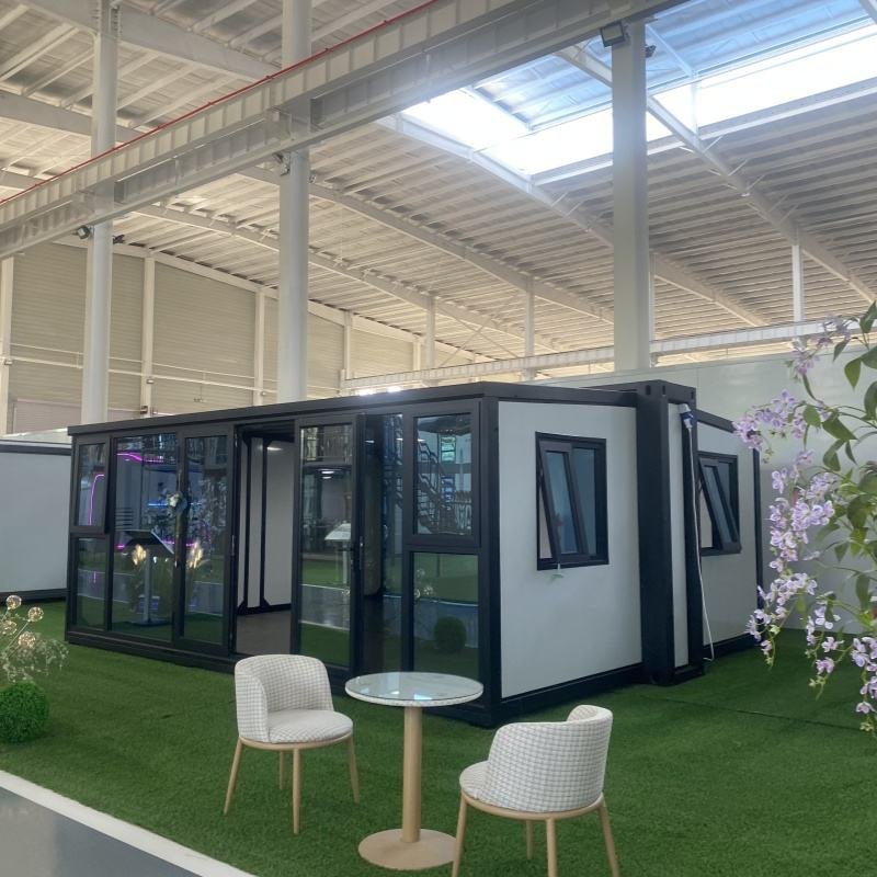 Direct From Factory Low Cost  20FT & 40FT Expandable Container House Portable Mobile Home 2/3/4 Bedrooms Prefab Steel for Office Use Outdoor