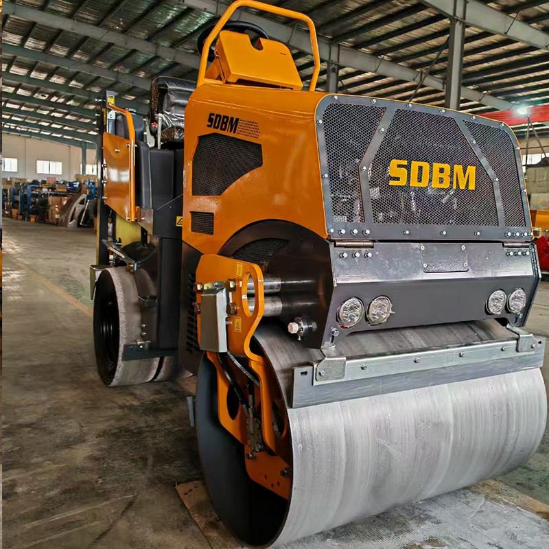 Direct from manufacturer fully hydraulic vibratory asphalt roller compactor with rubber tire for durable road construction