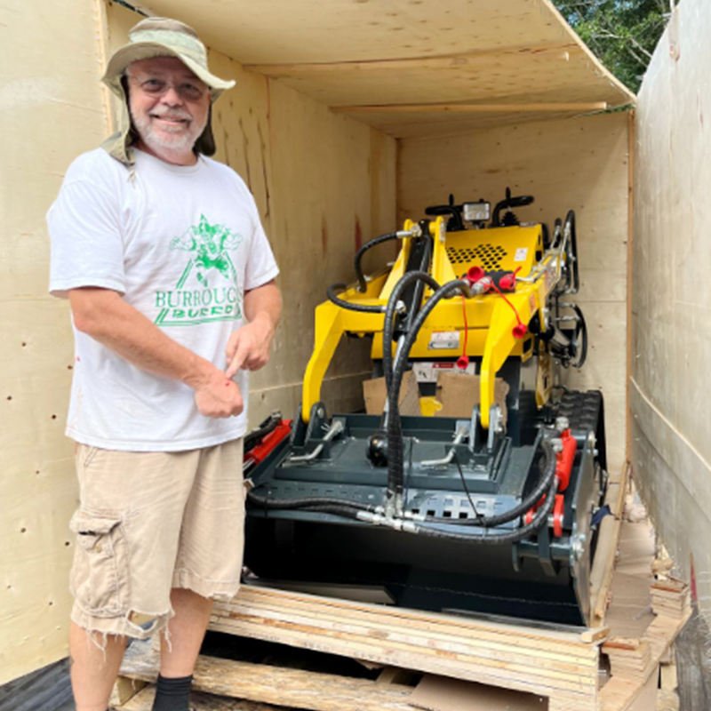 Direct from manufacturer Kubota 3 wheel mini skid steer loader CE certified for industrial and agricultural use with 1 year warranty