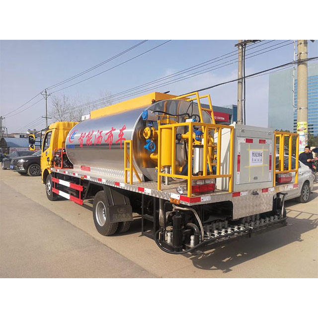Direct from manufacturer 5000 liter hot asphalt emulsion spray truck for efficient road construction and maintenance